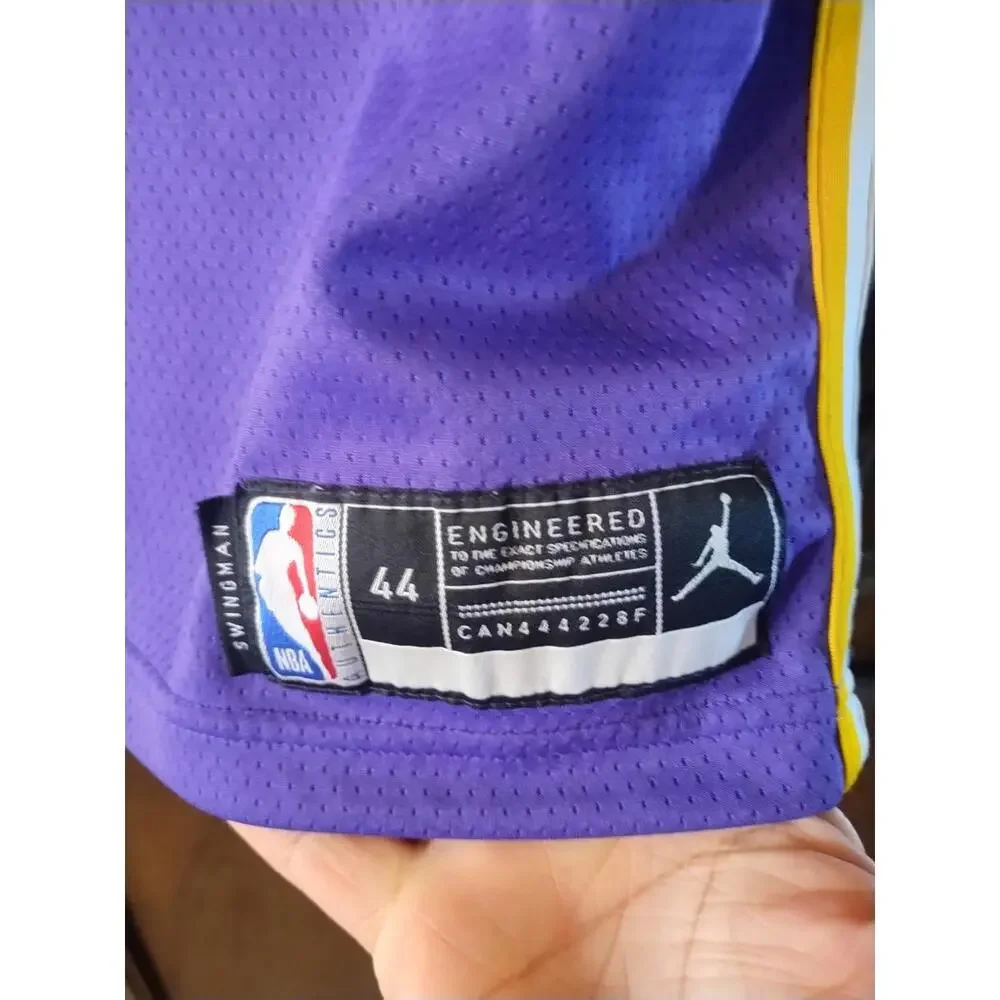Los Angeles Lakers LeBron James size medium‎ Jersey